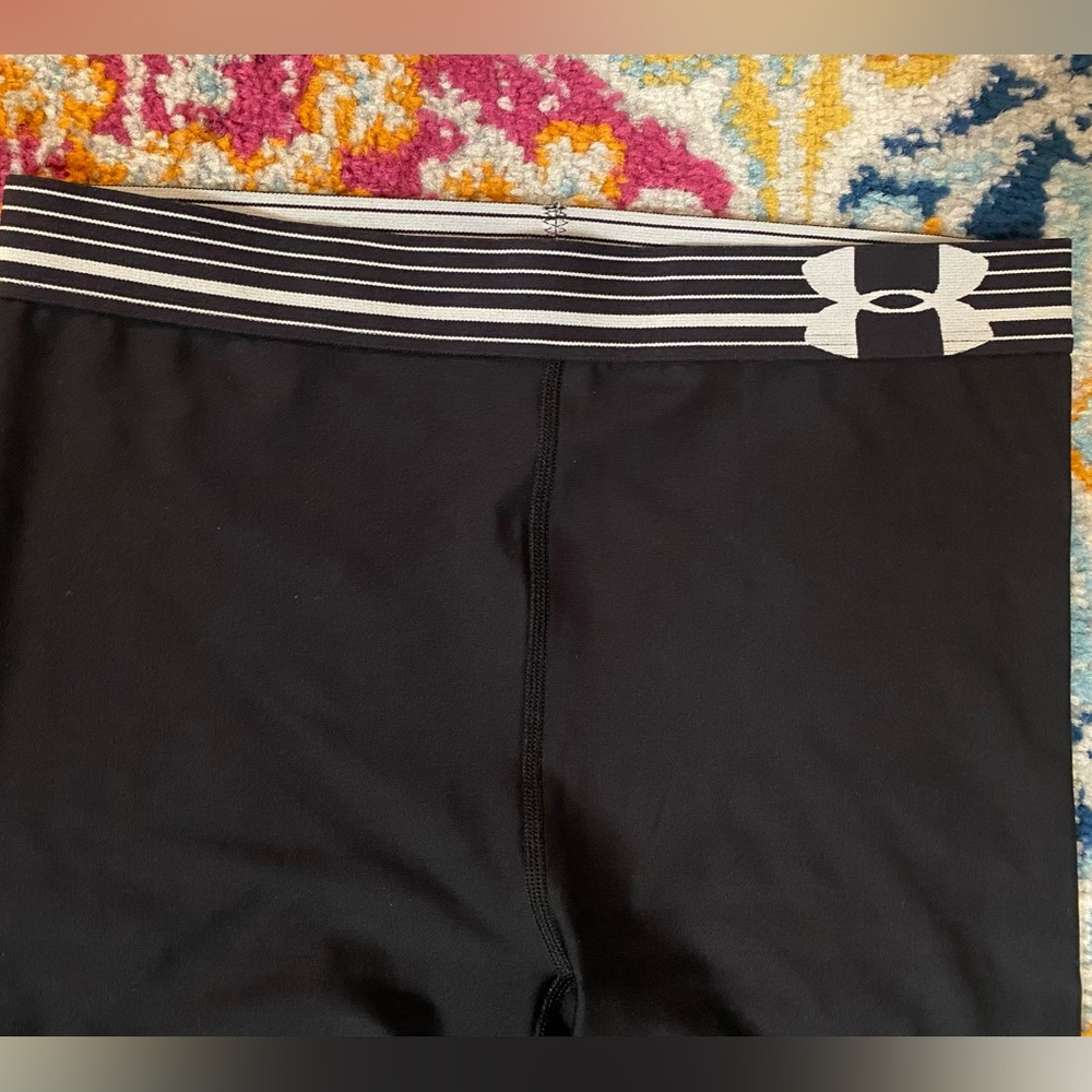 SOLD! Under Armour HeatGear Compression Mid Rise Active Shorty Shorts S - Picture 5 of 15